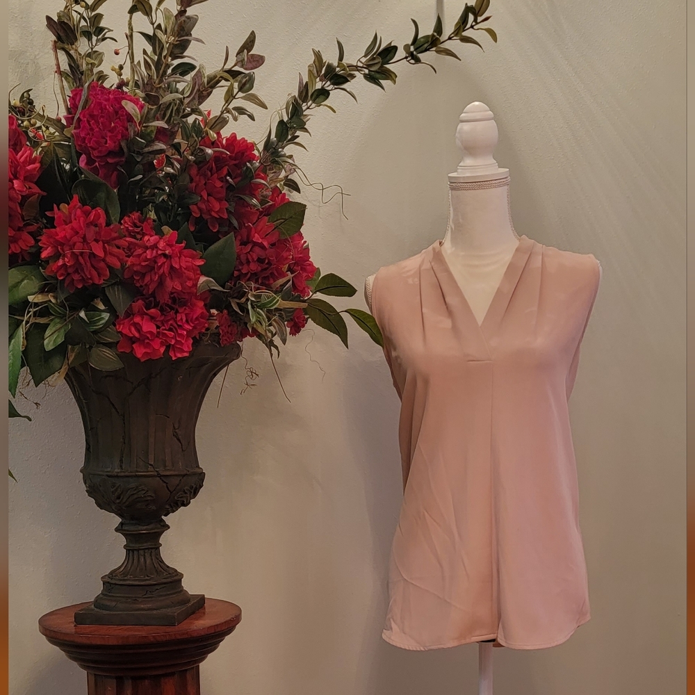 calvin klein sleeveless blouse size L v-neck peach color